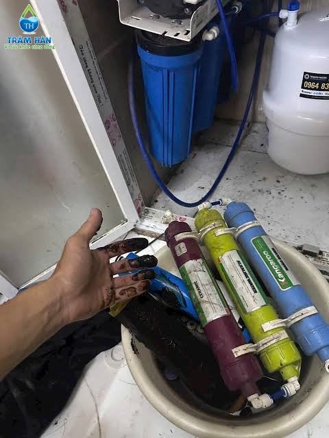 Lõi lọc cũ được thay mới cho khách hàng