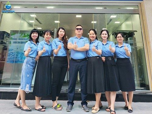 Đội ngũ kinh doanh và chăm sóc khách hàng Trâm Hân